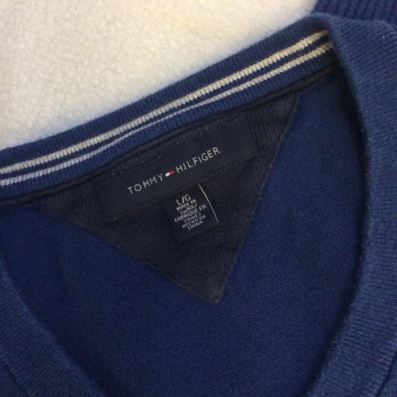 Men’s Tommy Hilfiger long sleeve v-neck sweater - Picture 7 of 9